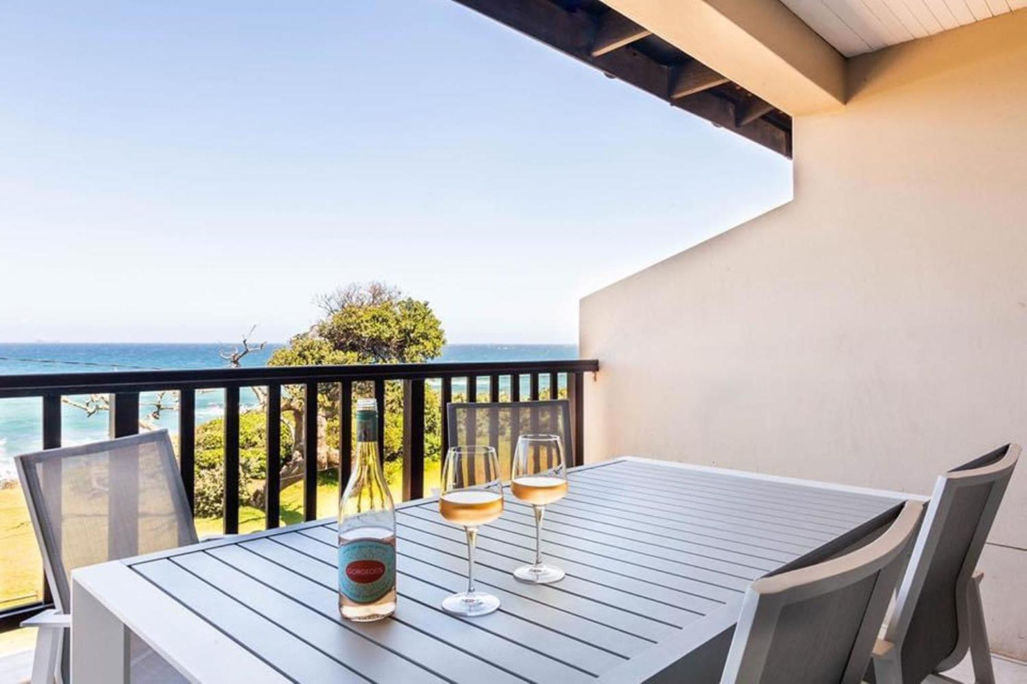 Апартаменты 6 Dolphin Views La Mercy Beachfront Экстерьер фото