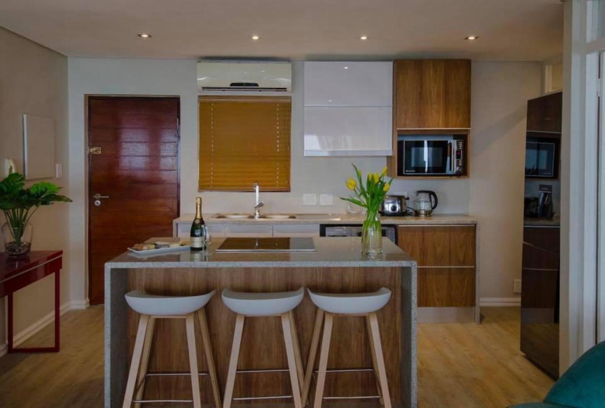 Апартаменты 6 Dolphin Views La Mercy Beachfront Экстерьер фото