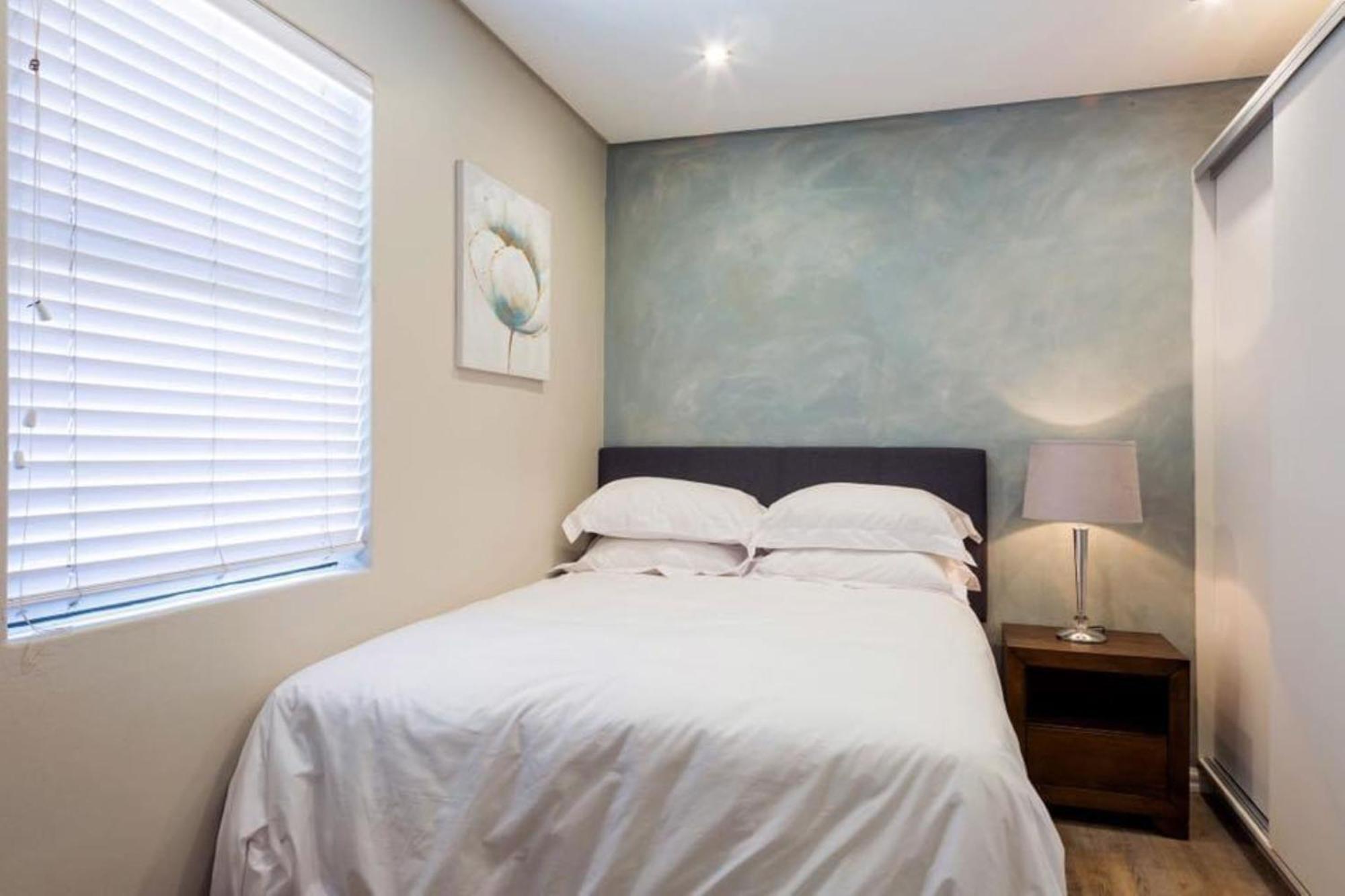 Апартаменты 6 Dolphin Views La Mercy Beachfront Экстерьер фото